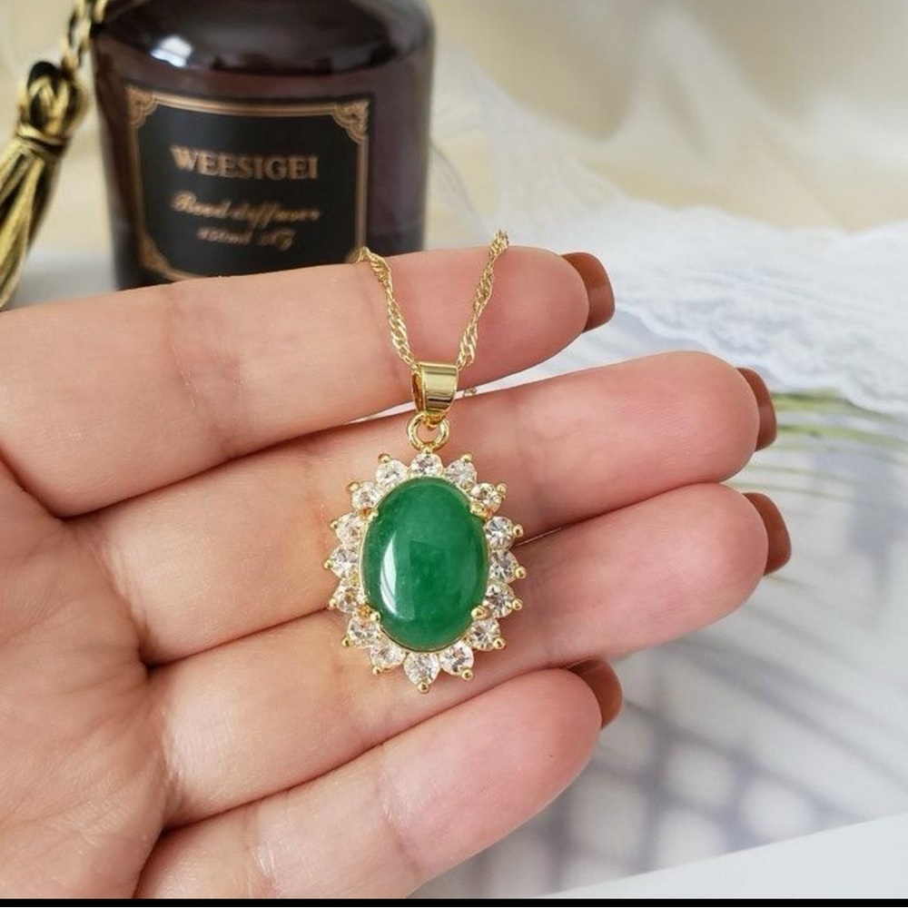 Oval green necklace - Picture 1 of 2